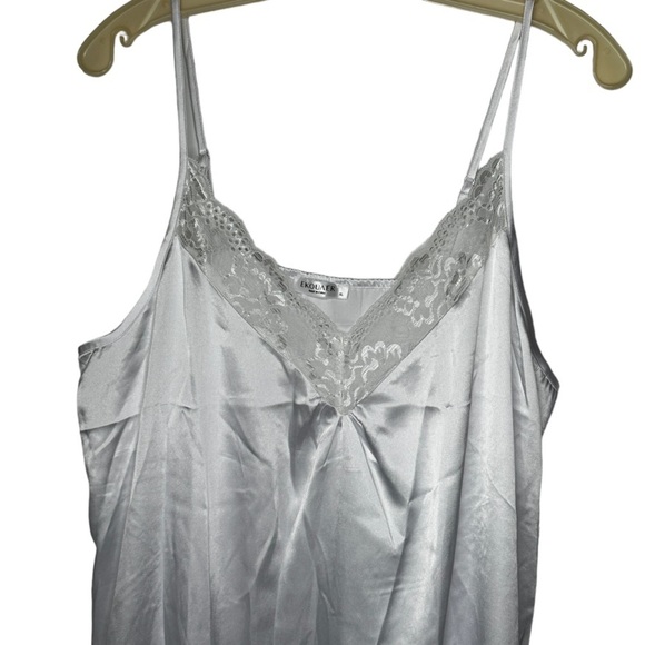 Ekouver White Negligee - Picture 2 of 6